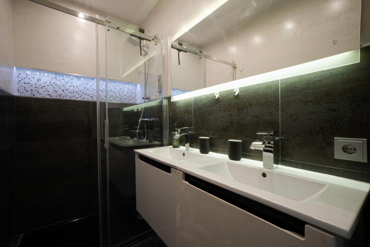 2-Room Apartment On The First Floor With Designer Renovation. Exit To The Courtyard. 15 Minutes To Schloss Schoenbrunn Vídeň Exteriér fotografie