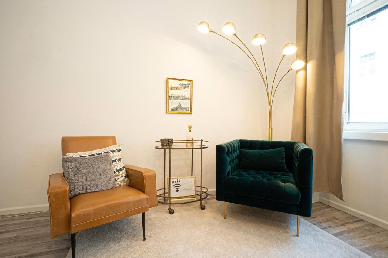 2-Room Apartment On The First Floor With Designer Renovation. Exit To The Courtyard. 15 Minutes To Schloss Schoenbrunn Vídeň Exteriér fotografie
