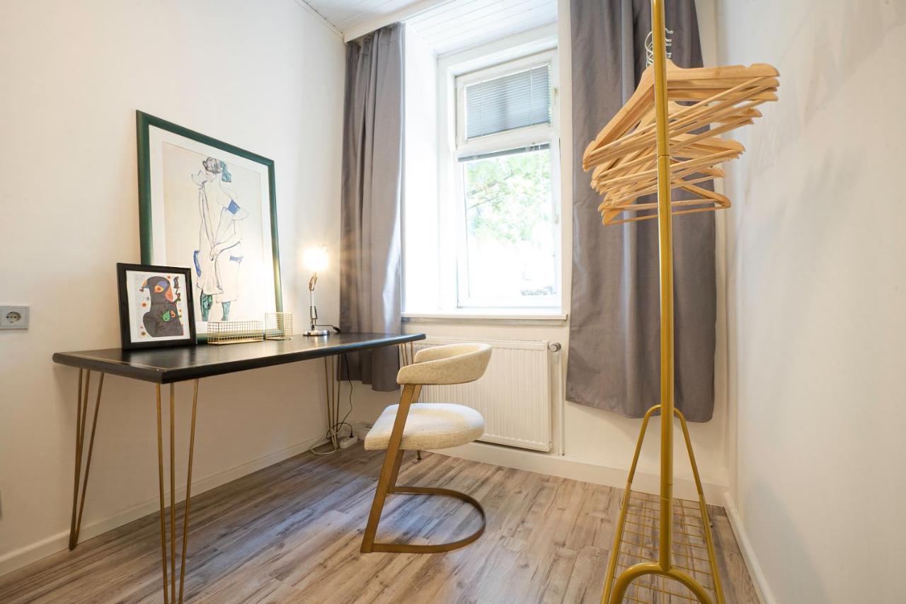 2-Room Apartment On The First Floor With Designer Renovation. Exit To The Courtyard. 15 Minutes To Schloss Schoenbrunn Vídeň Exteriér fotografie