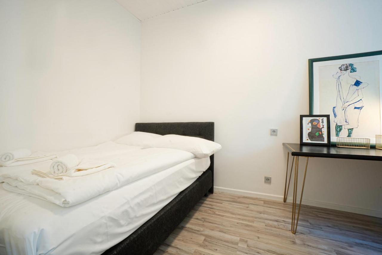 2-Room Apartment On The First Floor With Designer Renovation. Exit To The Courtyard. 15 Minutes To Schloss Schoenbrunn Vídeň Exteriér fotografie