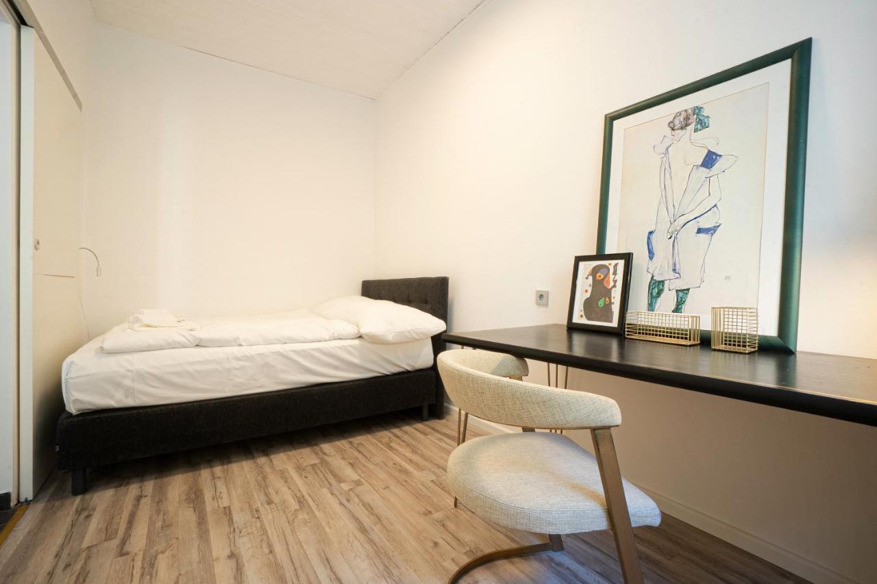 2-Room Apartment On The First Floor With Designer Renovation. Exit To The Courtyard. 15 Minutes To Schloss Schoenbrunn Vídeň Exteriér fotografie