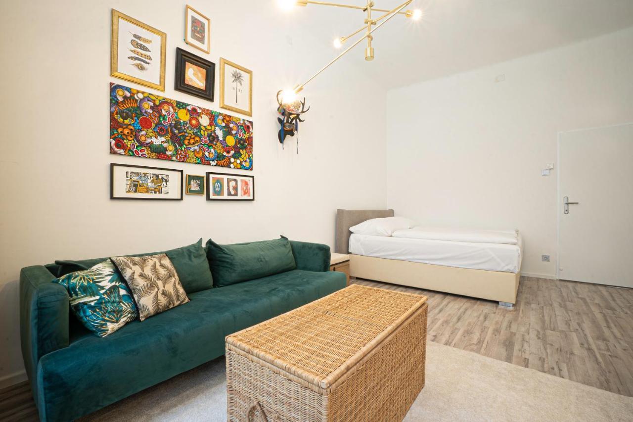 2-Room Apartment On The First Floor With Designer Renovation. Exit To The Courtyard. 15 Minutes To Schloss Schoenbrunn Vídeň Exteriér fotografie